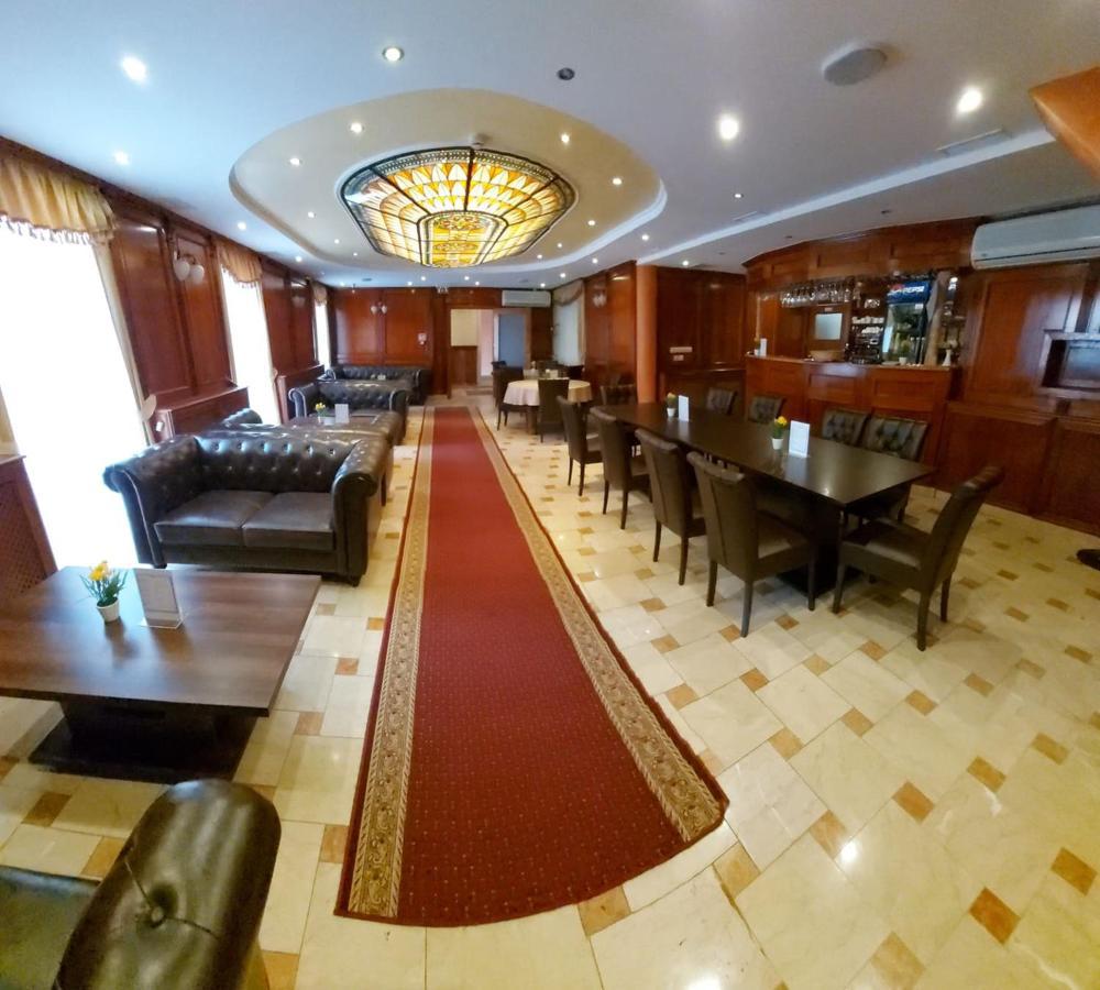 Hotel Barbakan Pecs Luaran gambar